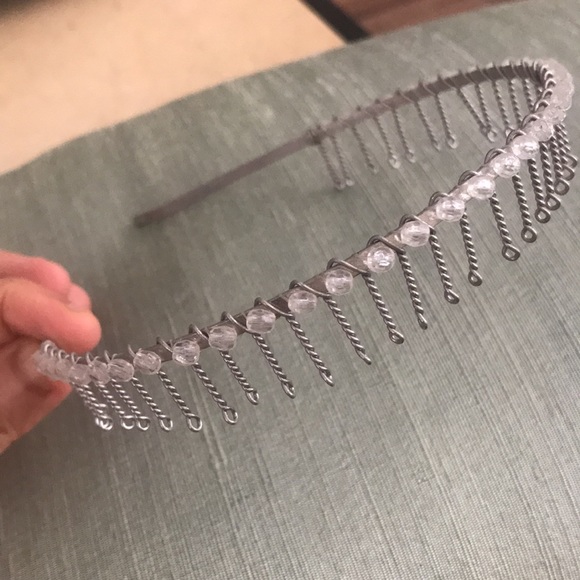 Tiara super cute and gorgeous on head .. - Picture 4 of 4